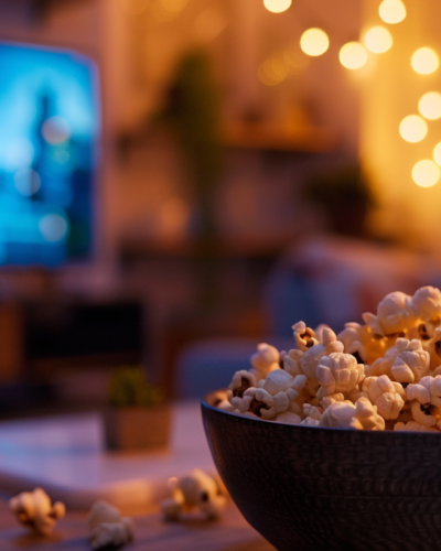 Cozy movie night in a Casai apartment in Mexico City, featuring YEMA's organic popcorn and a warm, inviting atmosphere.